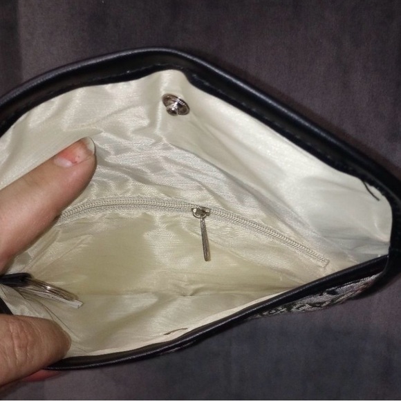 Floral Tapestry Tote Bag with Matching Envelope Pouch. - Picture 4 of 5